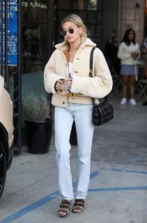 Hailey Bieber feet photo thumbnail