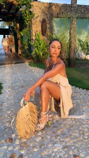 Sabrina Sato feet photo thumbnail