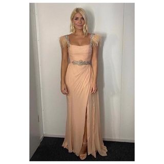Holly Willoughby feet photo thumbnail