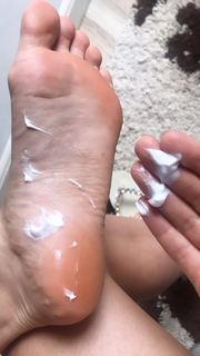 Alaine Crissiê feet photo thumbnail