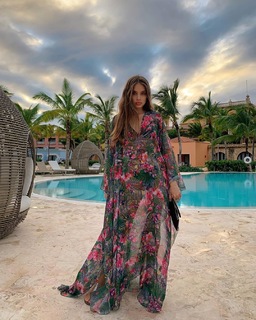 Xenia Tchoumitcheva feet photo thumbnail