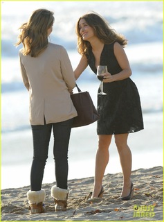 Salma Hayek feet photo thumbnail