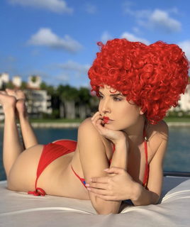 Amanda Cerny feet photo thumbnail