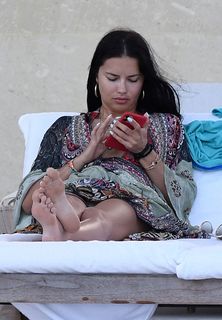 Adriana Lima feet photo thumbnail
