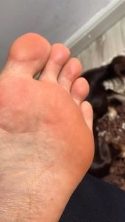 Alaine Crissiê feet photo thumbnail