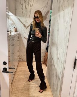 Rosie Huntington-Whiteley feet photo thumbnail