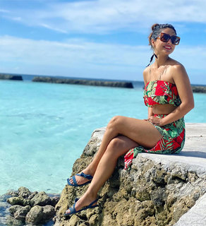 Hina Khan feet photo thumbnail