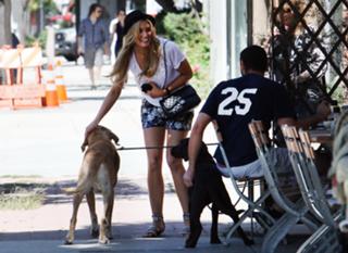 Delta Goodrem feet photo thumbnail