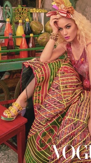 Katy Perry feet photo thumbnail