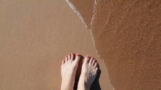 Colleen Ballinger feet photo thumbnail