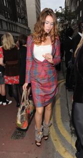 Joss Stone feet photo thumbnail