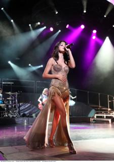 Selena Gomez feet photo thumbnail
