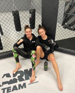 Karolina Kowalkiewicz feet photo thumbnail