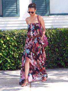Zoe Saldana feet photo thumbnail