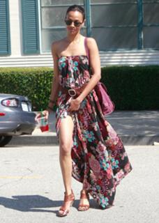 Zoe Saldana feet photo thumbnail