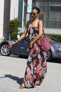 Zoe Saldana feet photo thumbnail