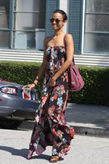 Zoe Saldana feet photo thumbnail