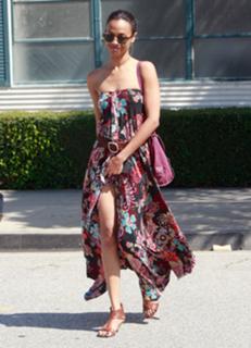 Zoe Saldana feet photo thumbnail