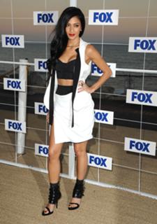 Nicole Scherzinger feet photo thumbnail