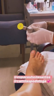 Larissa Manoela feet photo thumbnail