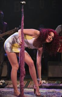 Joss Stone feet photo thumbnail