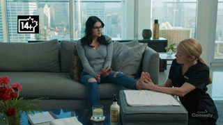 Ariel Winter feet photo thumbnail