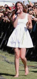 Joss Stone feet photo thumbnail