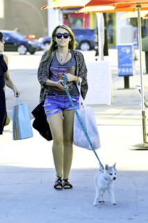Miley Cyrus feet photo thumbnail