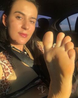 Alaine Crissiê feet photo thumbnail