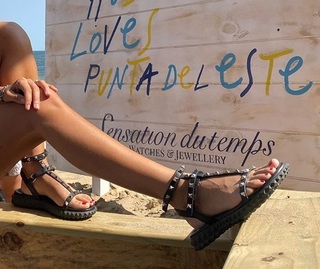 Carolina Ardohain feet photo thumbnail