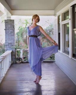 Mandy Moore feet photo thumbnail