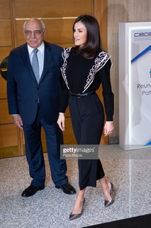 Queen Letizia of Spain feet photo thumbnail