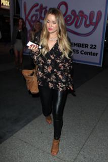 Lauren Conrad feet photo thumbnail