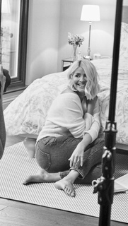 Holly Willoughby feet photo thumbnail