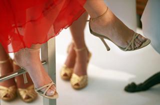 Elizabeth Hurley feet photo thumbnail