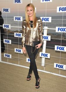 Cat Deeley feet photo thumbnail