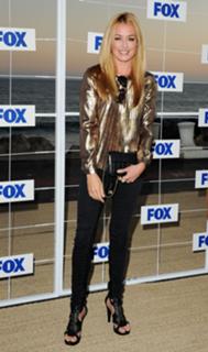 Cat Deeley feet photo thumbnail