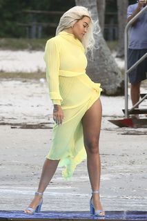 Rita Ora feet photo thumbnail