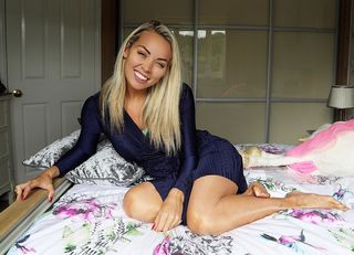 Gabrielle Taylor feet photo thumbnail