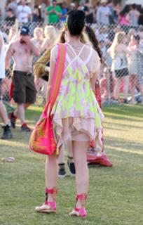 Katy Perry feet photo thumbnail