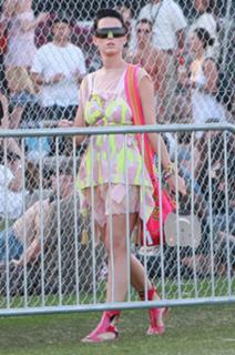 Katy Perry feet photo thumbnail
