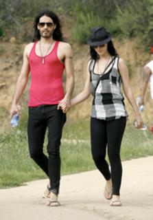 Katy Perry feet photo thumbnail