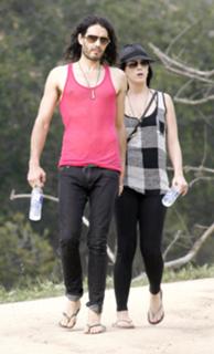Katy Perry feet photo thumbnail