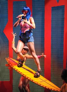 Katy Perry feet photo thumbnail