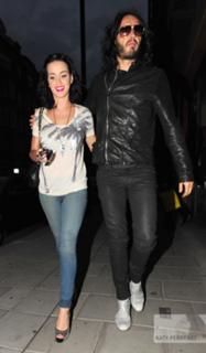 Katy Perry feet photo thumbnail