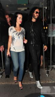Katy Perry feet photo thumbnail