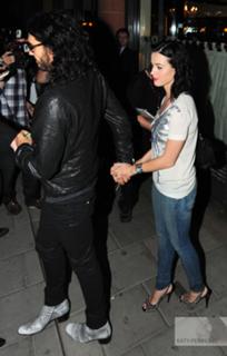 Katy Perry feet photo thumbnail