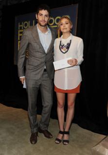 Elizabeth Olsen feet photo thumbnail