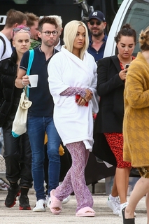 Rita Ora feet photo thumbnail
