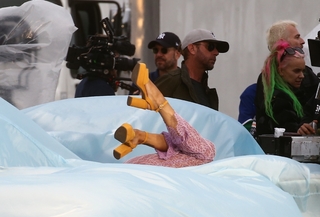 Rita Ora feet photo thumbnail
